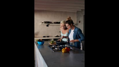 ஆரோக்கியமாக வாழ கிச்சனில் இருக்கும் இந்த 5 பொருட்களை உடனே தூக்கி எறியுங்கள்!!