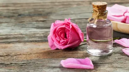 മുഖം സുന്ദരമാക്കാൻ റോസ് വാട്ടർ ; ഇങ്ങനെ ഉപയോഗിക്കൂ