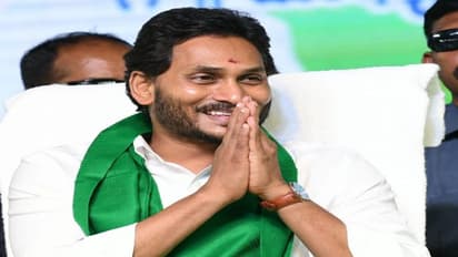  వైఎస్ఆర్‌సీపీ అసెంబ్లీ ఇంచార్జీల మార్పు: జగన్ స్కెచ్ ఇదీ...