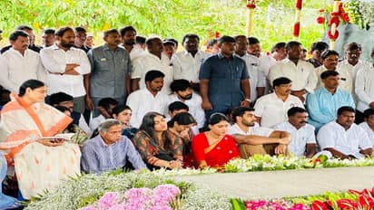 వైఎస్సార్ జయంతి.. ఇడుపులపాలయలో వైఎస్ షర్మిల, విజయమ్మ నివాళులు..