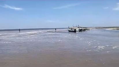 புதுச்சேரியில் ஊருக்குள் புகுந்த கடல் நீர்; சுனாமி அச்சத்தில் வீடுகளை காலி செய்யும் மீனவர்கள்