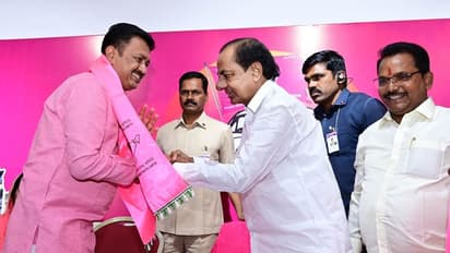 కేసీఆర్ సమక్షంలో బీఆర్ఎస్‌లో చేరిన మహారాష్ట్ర నేతలు