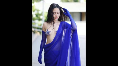 టాప్‌ లేకుండానే రోడ్డుపైకి వచ్చిన ఉర్ఫీ జావెద్‌.. చేతులు పైకెత్తి మరీ ఫ్రంటూ, బ్యాక్‌ చూపిస్తూ బ్లాస్టింగ్.. 