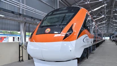 പുതിയ മുഖം; ഓറഞ്ച് നിറത്തിലുള്ള വന്ദേഭാരത് ട്രെയിനുകൾ ആഗസ്റ്റ് 19 മുതൽ