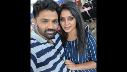 பிரபல சின்னத்திரை நடிகையின் வீட்டின் கதவை உடைத்து கொள்ளை.!  சிசிடிவி காட்சி மூலம் போலீசார் விசாரணை 