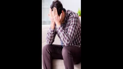 ఇళ్లలో పాచి పని చేస్తూ భర్తను చదివించిన భార్య.. ప్రభుత్వ ఉద్యోగం వచ్చాక మరో యువతితో కలిసి ఉంటూ..