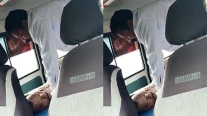 రైల్వే గేట్ పడటంతో ఆగిన గుండె...నొప్పితో విలవిల్లాడి అంబులెన్స్ లోనే పేషెంట్ మృతి (వీడియో)