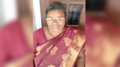 വെള്ളക്കെട്ട്, നെഞ്ചുവേദന വന്ന വീട്ടമ്മയെ ജെസിബിയില്‍  ആശുപത്രിയിൽ എത്തിച്ചെങ്കിലും രക്ഷിക്കാനായില്ല