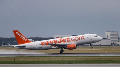 ഭാരം കൂടിയതിനാല് ടേക്കോഫിന് മുമ്പ് 20 യാത്രക്കാരോട് ഇറങ്ങാന് ആവശ്യപ്പെട്ട് വിമാനക്കമ്പനി !