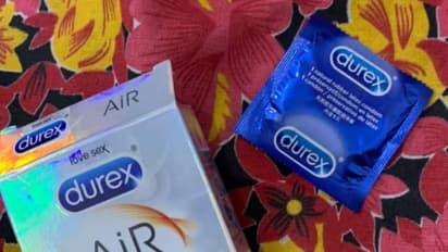 அம்மாவின் அலமாரியில் இருந்த காண்டம்.. போட்டோ எடுத்து ட்விட்டரில் போட்ட மகள்.. பங்கம் செய்யும் நெட்டிசன்கள்