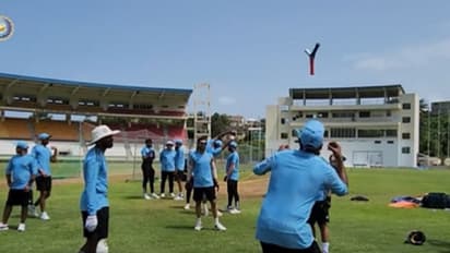 പമ്പരം കണക്ക് കറങ്ങിക്കറങ്ങി താരങ്ങള്‍; പുതിയ ഫീല്‍ഡിംഗ് പരിശീലനവുമായി ഇന്ത്യന്‍ ടീം- വീഡിയോ 