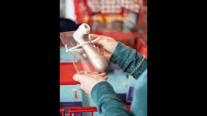 ನೀಲಿ ಚಿತ್ರ ತಾರೆಗೆ ಸೆಕ್ಸ್ ಟಾಯ್ ತಂದ ಆಪತ್ತು, ಹೊರತೆಗೆಯಲು ಬೇಕಾಯ್ತು ಸರ್ಜರಿ!