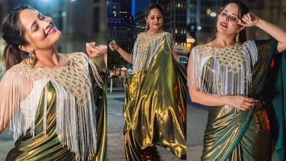 బంగారు వన్నె చీరలో అప్సరసలా ఉన్న అనసూయ... సోషల్ మీడియా షేక్ అయ్యేలా స్టార్ యాంకర్ గ్లామర్ షో