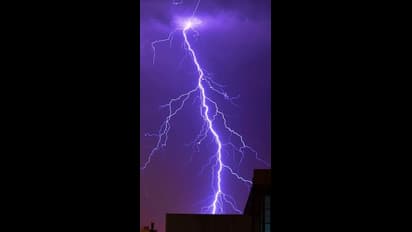 இடி மின்னல் சமயத்துல டிவி பார்க்கலாமா?   மழை காலத்திற்கு தேவையான 'நச்' டிப்ஸ்!! 