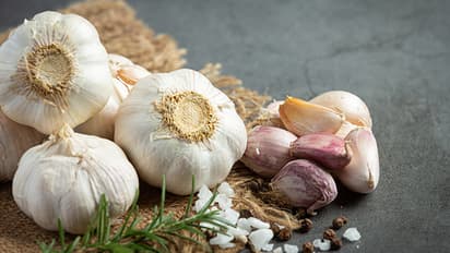 క్యాన్సర్ నుంచి గుండె జబ్బుల వరకు.. వెల్లుల్లి ఎన్ని రోగాల రిస్క్ ను తగ్గిస్తుందో తెలుసా? 