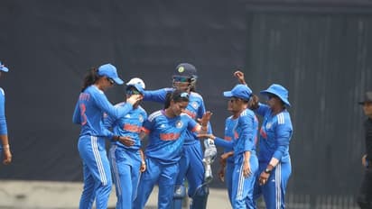 4 ഓവറില് വെറും 9 റണ്സിന് 2 വിക്കറ്റ്; ഇന്ത്യന് കുപ്പായത്തില് മിന്നല്പ്പിണറായി മലയാളികളുടെ മിന്നുമണി