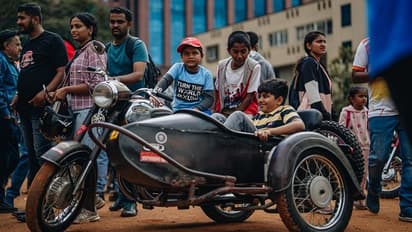 ಬೆಂಗಳೂರಿನಲ್ಲಿ ಅಂತಾರಾಷ್ಟ್ರೀಯ ಜಾವಾ-ಯೆಜ್ಡಿ ದಿನಾಚರಣೆ, ರಸ್ತೆಯಲ್ಲಿ ಐಕಾನಿಕ್ ಬೈಕ್ ಸಡಗರ!