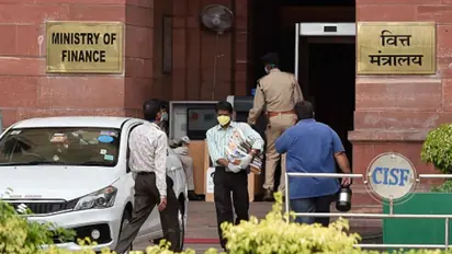 രഹസ്യ സ്വഭാവമുള്ള രേഖകള് പാകിസ്താനിലെ അജ്ഞാതന് നല്കി, ധനകാര്യ വകുപ്പ് ജീവനക്കാരന് പിടിയില്