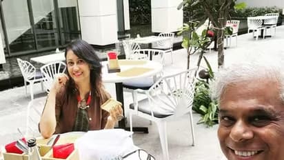 பல்லுபோன வயசுல பக்கோடா வா..! 2-வது மனைவி உடன் ஹனிமூன் சென்ற விஜய்யின் ‘ரீல்’ தந்தை வறுத்தெடுக்கும் நெட்டிசன்ஸ்