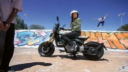 లైసెన్స్ అవసరం లేని బిఎమ్‌డబ్ల్యూ ఎలక్ట్రిక్ స్కూటర్‌.. దీని ధర, ఫీచర్లు, మైలేజ్ గురించి తెలుసా.. 