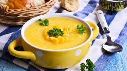 മഴക്കാലമല്ലേ, കിടിലൻ സ്വീറ്റ് കോണ്‍ സൂപ്പ് വീട്ടില്‍ തന്നെയുണ്ടാക്കിയാലോ? ഇതാ റെസിപി...