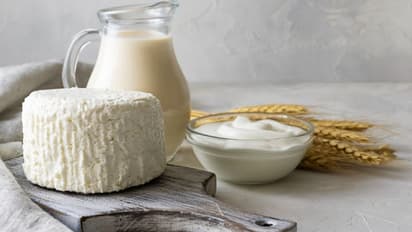 മുഖത്തും തലമുടിയിലും തൈര് ഇങ്ങനെ ഉപയോഗിക്കാം; അറിയാം ഈ അത്ഭുത ഗുണങ്ങള്...