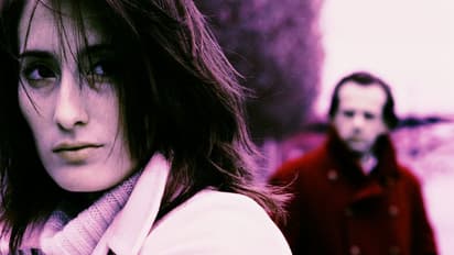 Relationship: మీ పార్ట్నర్ లో  ఈ లక్షణాలు కనిపిస్తున్నాయా.. అయితే మీ రిలేషన్ ప్రమాదంలో పడినట్లే?