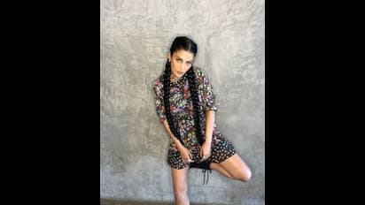 அடேங்கப்பா எவ்வளவு பெருசா இருக்கு..? இரட்டை ஜடையுடன் மாடர்ன் உடையில்... ஸ்ருதி ஹாசன் நடத்திய போட்டோ ஷூட் !