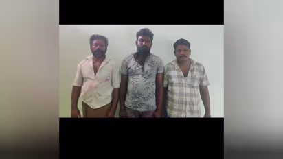 திருவிழாவின் போது காவல்துறை அதிகாரி மீது பட்டாசை கொளுத்தி போட்டு தாக்குதல் - போலீஸ் வலைவீச்சு