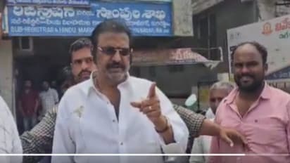 మీడియాపై మోహన్‌బాబు చిందులు.. బుద్దిలేదా అంటూ మండిపాటు.. వీడియో వైరల్‌..