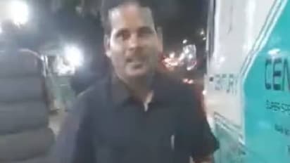 ನರ್ಸ್‌ಗಳ ಜತೆ ಬಜ್ಜಿ ತಿನ್ನೋಕೆ ಆಂಬ್ಯುಲೆನ್ಸ್ ಸೈರನ್‌ ಹಾಕ್ಕೊಂಡು ಬಂದ ಚಾಲಕ: ವಿಡಿಯೋ ವೈರಲ್‌