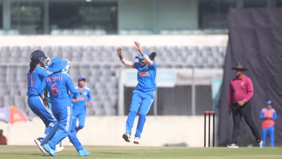  പവര്‍ പ്ലേയില്‍ വിക്കറ്റ് വേട്ടയുമായി മിന്നി വീണ്ടും മിന്നുമണി