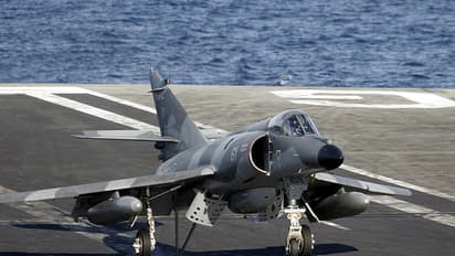 26 ரஃபேல் போர் விமானங்கள், 3 ஸ்கார்பீன் நீர்மூழ்கிக் கப்பல்களை வாங்க மத்திய அரசு ஒப்புதல்!