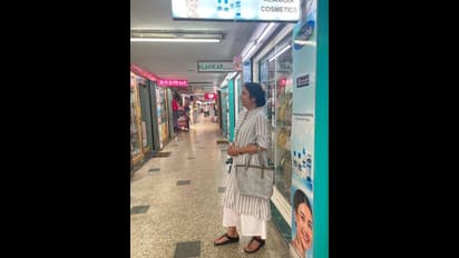 ಜುಪಿಟರ್ ನೈಟೀಸ್,ಅಜ್ಞಾಬಿ ಸಮೋಸ ಮತ್ತು ಅಲಂಕಾರ್ ಕ್ಲಿಪ್‌ಗಳು; ಮದ್ರಾಸ್ ಶಾಪಿಂಗ್‌ ಮಾಲ್‌ನಲ್ಲಿ ಸುಹಾಸಿನಿ!