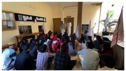 SFI activists lock up teachers in Kalady Sanskrit University's Koyilandy Centre, seek restoring of Vedanta PG