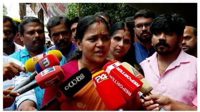 പ്രതിഭ എംഎൽഎയുടെ മകൻ രണ്ട് പഫ് മാത്രമേ വലിച്ചുള്ളൂ എന്നു പറയാൻ സജി ചെറിയാന് നാണമില്ലേ?; ശോഭാ സുരേന്ദ്രൻ