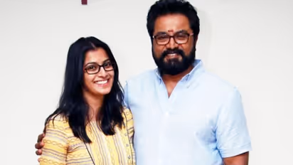 மிஸ் யூ Daddy.. So எனக்கும் சேர்த்து ஒரு கேக் பீஸ் சாப்பிடுங்க - ஆசையோடு அப்பாவுக்கு வாழ்த்து சொன்ன வரலக்ஷ்மி!