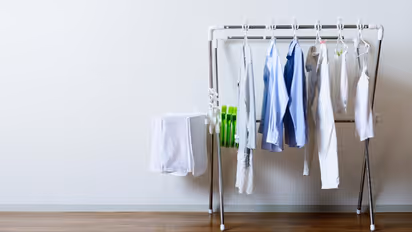 இனி மழைகாலத்திலும் ஈசியா துணியை காய வைக்கலாம்; சுலபமான '4' எளிய வழிகள்!!