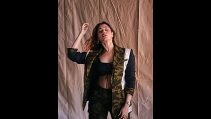 కోటు బటన్స్ తీసేసి టెంపరేచర్ పెంచేసిన తమన్నా... కిరాక్ పోజులకు కుర్రాళ్లు బేజార్!