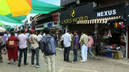 കോഴിക്കോട്ട് ഇരുപതോളം തുണിക്കടകളില് റെയ്ഡ്, കണ്ടെത്തിയത് 27 കോടിയുടെ നികുതി വെട്ടിപ്പ്