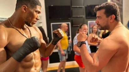 'വേണ്ടാ, വേണ്ടാന്നു വിചാരിച്ചതാ', ലോക ചാമ്പ്യനോട് കൊമ്പുകോര്‍ക്കുന്ന രമേഷ് പിഷാരടി