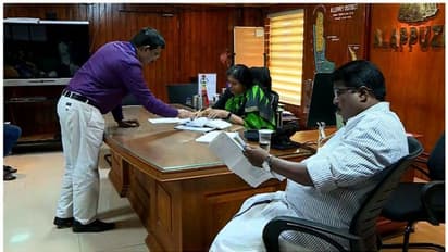 തുമ്പോളിയിൽ മത്സ്യത്തൊഴിലാളികളുടെ ആധാരം കാണാതായ സംഭവം; 31നകം പുതിയവ നൽകാൻ എസ്ബിഐക്ക് കളക്ടറുടെ നിർദ്ദേശം