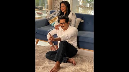 60 வயதிலும் குறையாத காதல்.. சரத்குமார் பிறந்தநாளுக்கு முத்த மழை பொழிந்து வாழ்த்து கூறிய ராதிகா! போட்டோஸ்!