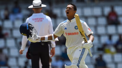 ടെസ്റ്റ് അരങ്ങേറ്റത്തില് 150 പിന്നിട്ട് യശസ്വി ജയ്സ്വാള്; കൊതിപ്പിക്കും റെക്കോർഡ്