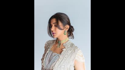 పరువాల జోరు చూపిస్తూ రాజకుమారిలా వెలిగిపోతున్న మంచు లక్ష్మి.. భారీ డిజైనింగ్‌ వేర్‌లో సూపర్‌ హాట్ లుక్‌ 