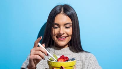 சாப்பிட்ட பின் இதை செய்தால் பிரச்சனை அதிகரிக்கும்... கவனமாக இருங்கள்..!!