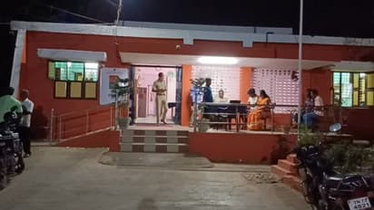 ராணிப்பேட்டையில் இருசக்கர வாகனம் மீது கார் மோதி தூக்கி வீசப்பட்ட தம்பதி கவலைக்கிடம்