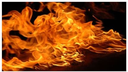 ഭാര്യയുടെ ദേഹത്തും സ്വന്തം ശരീരത്തിലും പെട്രോളൊഴിച്ച് തീ കൊളുത്തി; യുവാവ് ​ഗുരുതരാവസ്ഥയിൽ ആശുപത്രിയിൽ