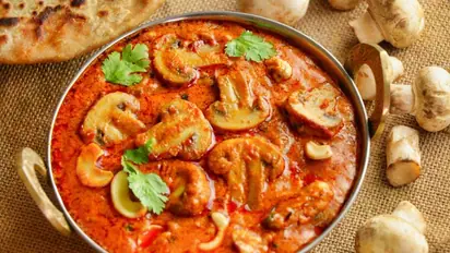 கோழி குழம்பு சுவையில் காளான் குழம்பு... ஒரு முறை செய்ங்க.. அடிக்கடி செய்வீங்க..