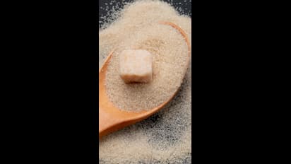 Beauty Tips: బ్రౌన్ షుగర్ తో మెరిసే చర్మం.. ఇంట్లోనే పార్లర్ మెరుపు కావాలంటే ఇలా చేయండి!